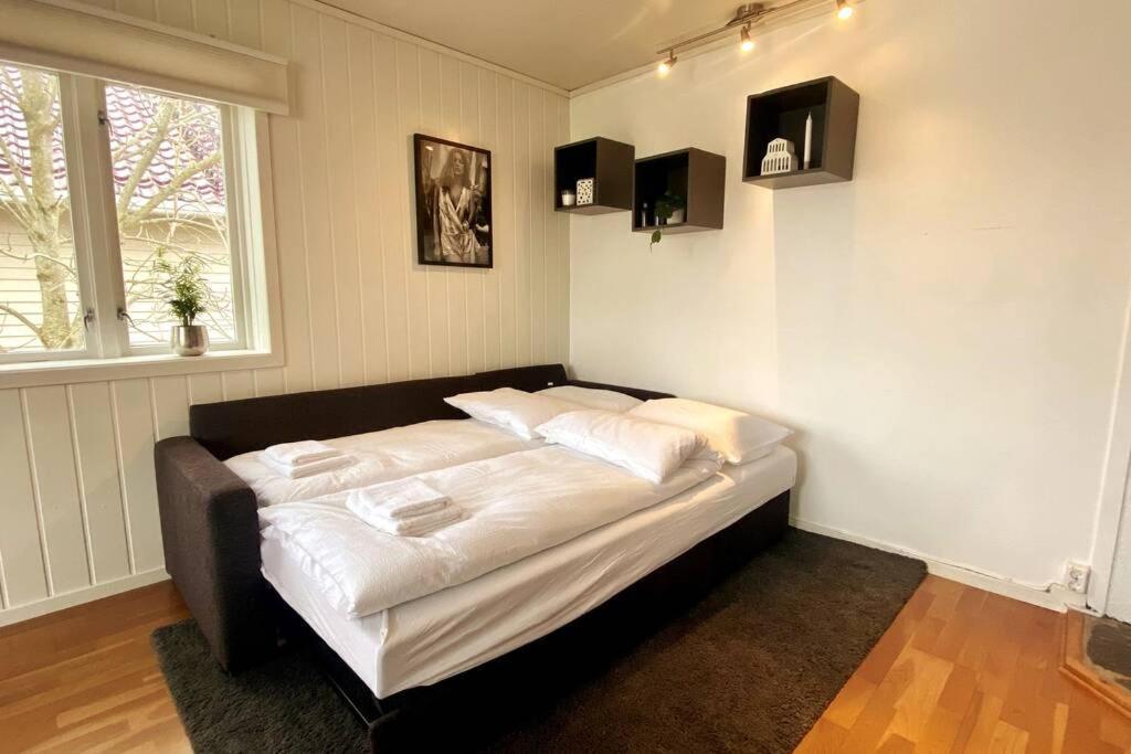 Modern And 3 Beds Free Parking Apartment *